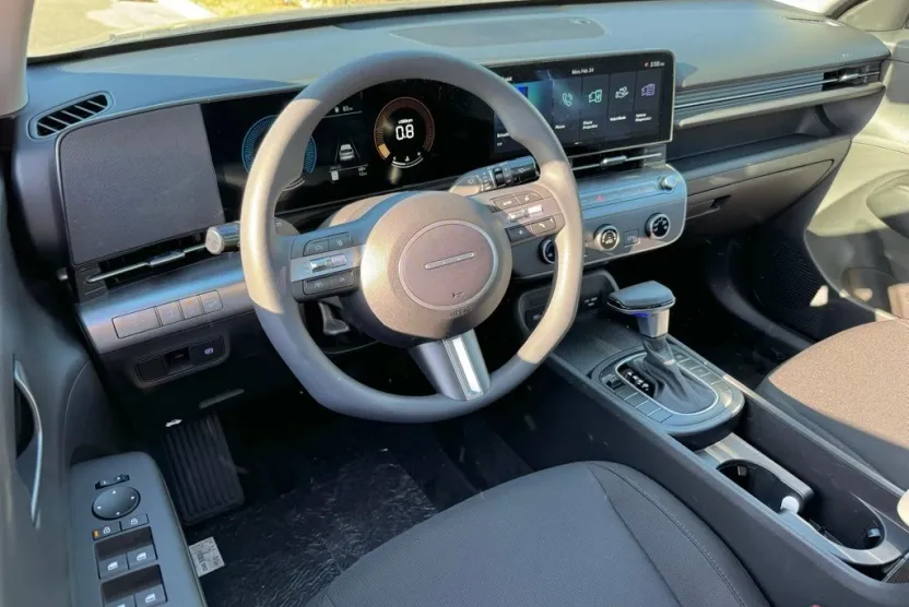 2025 Hyundai Kona SE photo 1