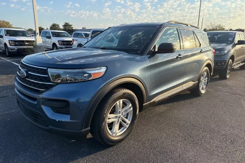 2020 Ford Explorer XLT photo 1