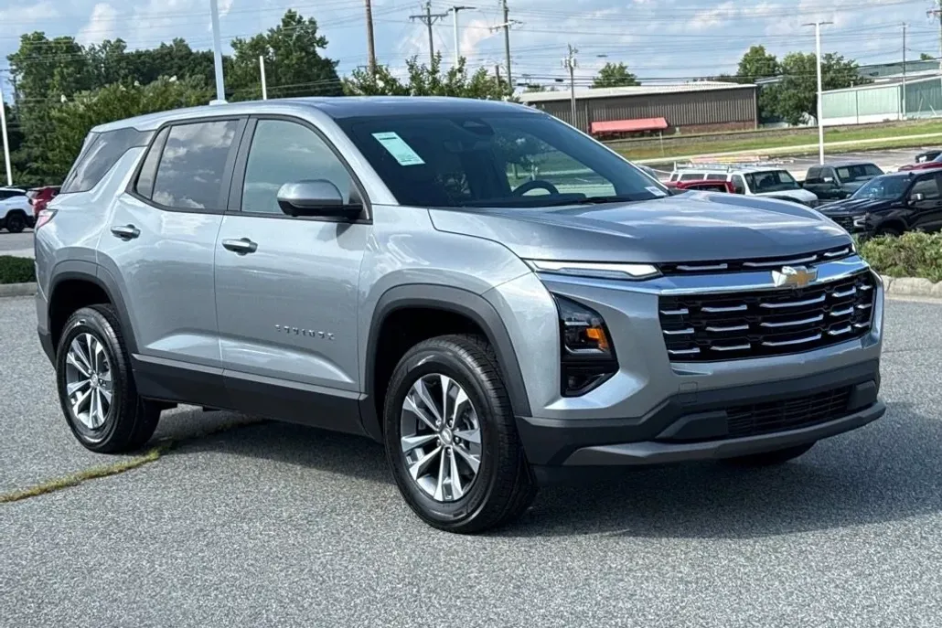 2026 Chevrolet Equinox LT photo 1