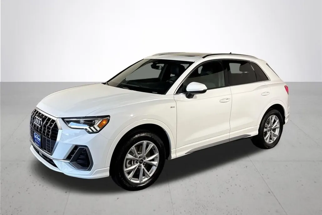 2024 Audi Q3 S line Premium photo 1