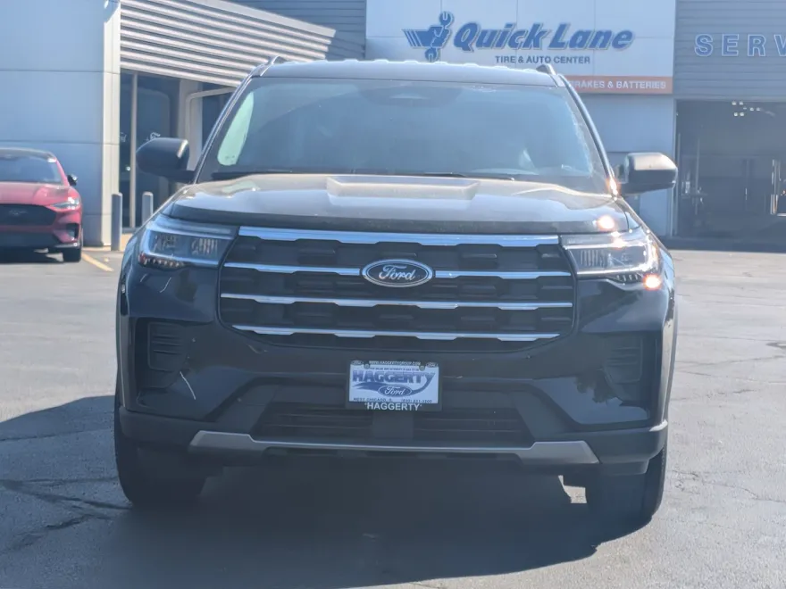 2025 Ford Explorer photo 1