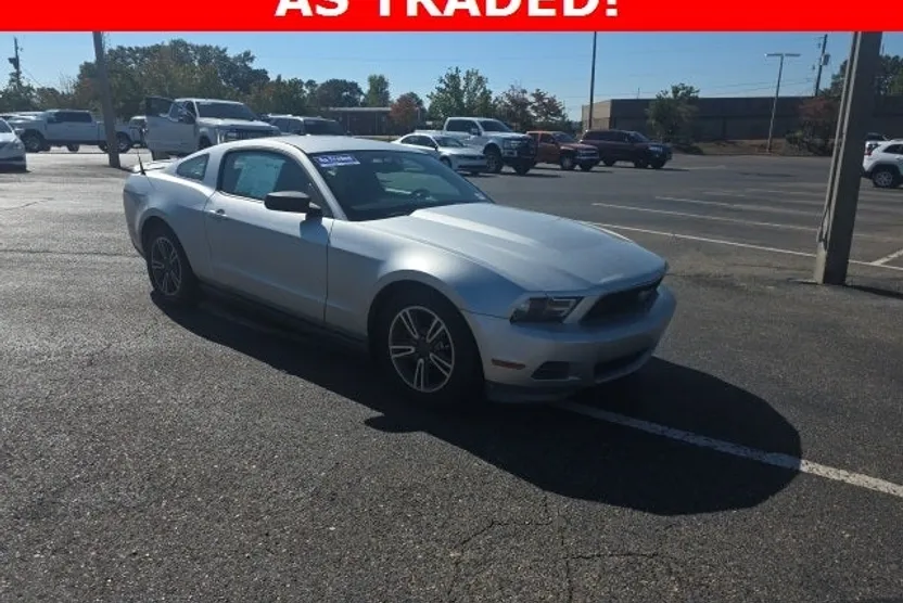 2011 Ford Mustang V6 Premium photo 1