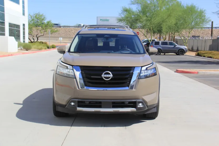 2024 Nissan Pathfinder Platinum photo 1