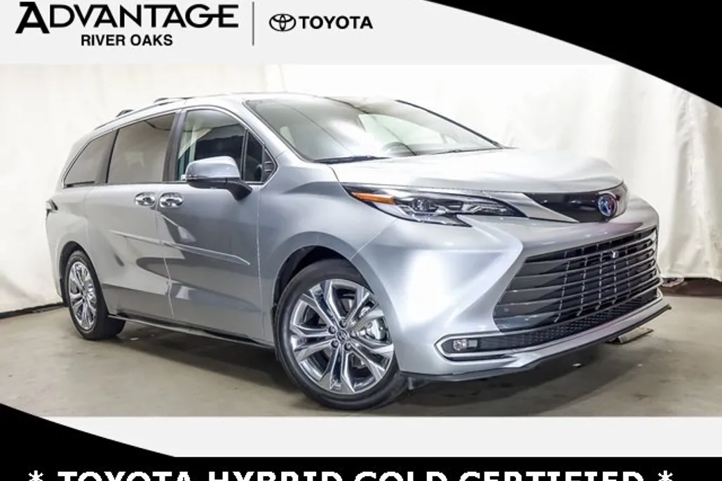 2023 Toyota Sienna LE photo 1