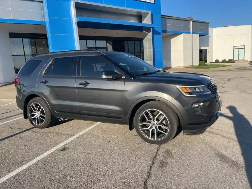 2018 Ford Explorer Sport photo 1