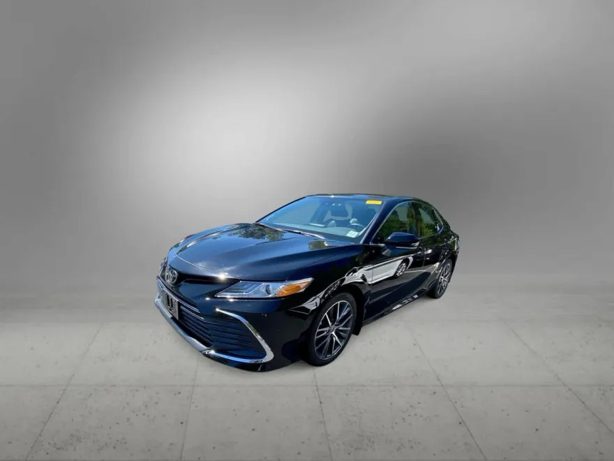 2023 Toyota Camry XLE photo 1