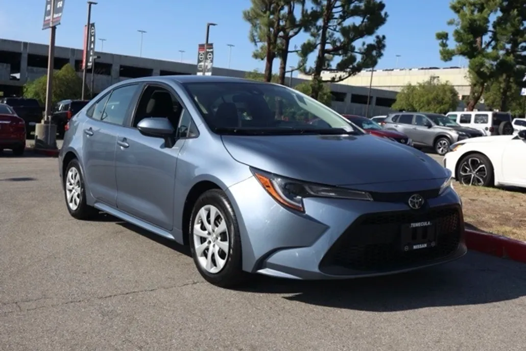 2022 Toyota Corolla LE photo 1