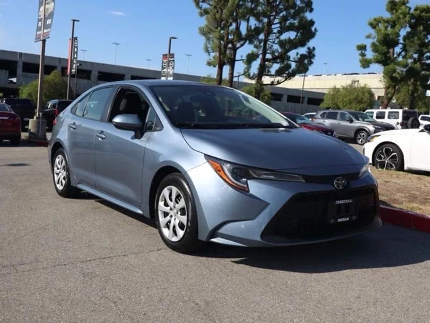2022 Toyota Corolla LE photo 1