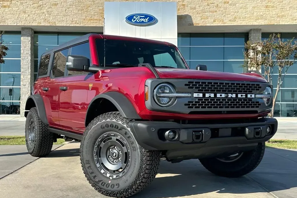 2025 Ford Bronco Badlands photo 1