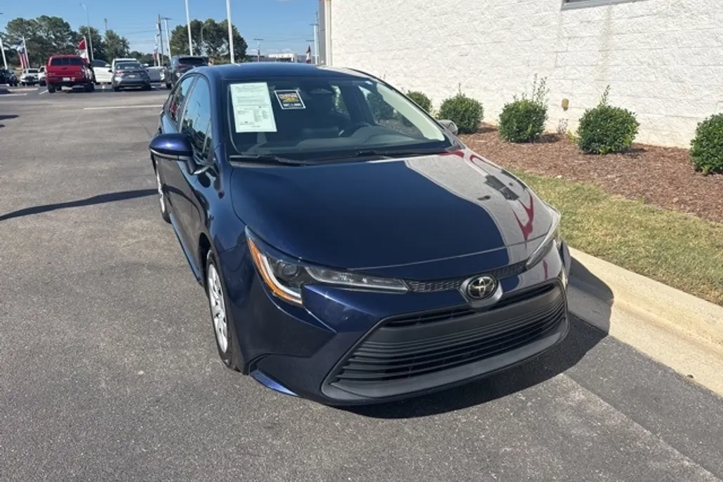 2024 Toyota Corolla LE photo 1