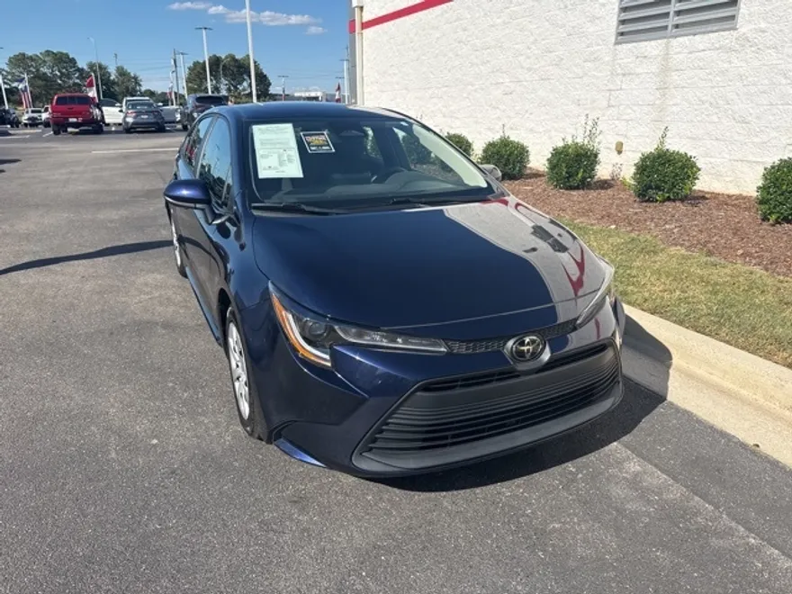 2024 Toyota Corolla LE photo 1