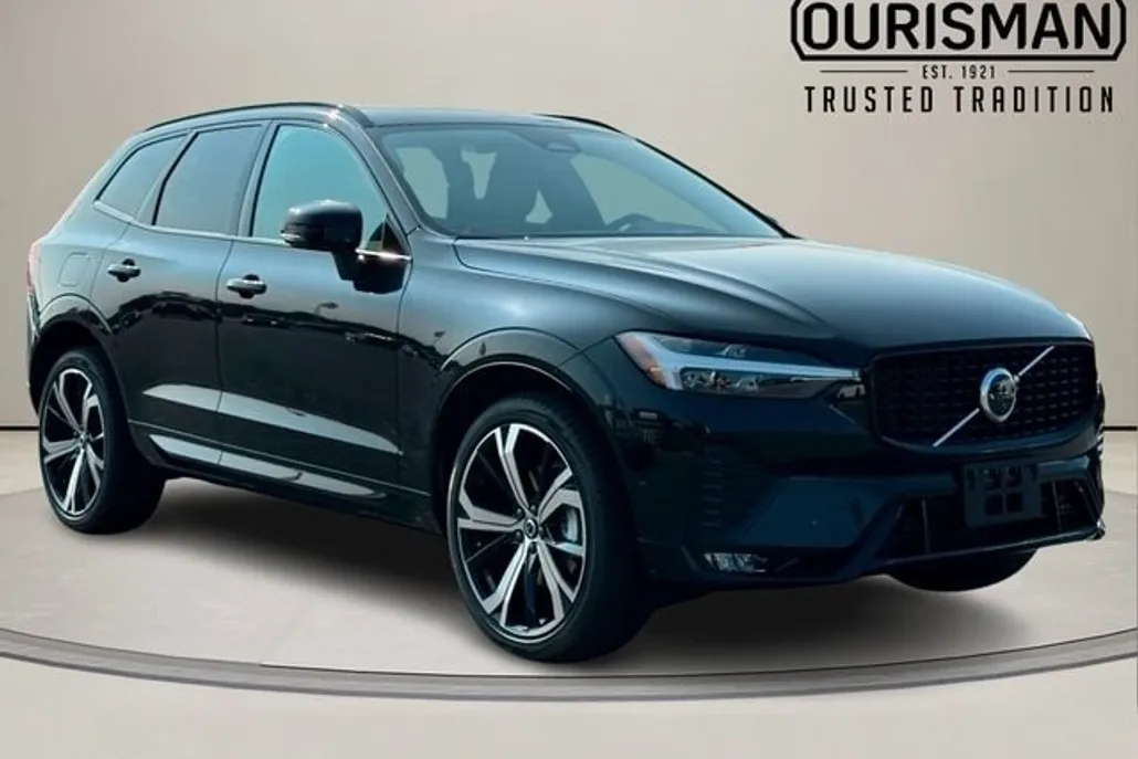2025 Volvo XC60 B5 photo 1