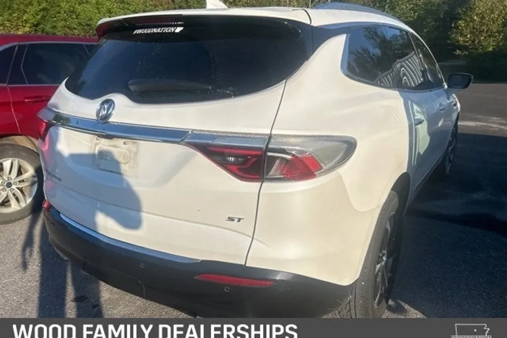 2022 Buick Enclave Essence photo 1