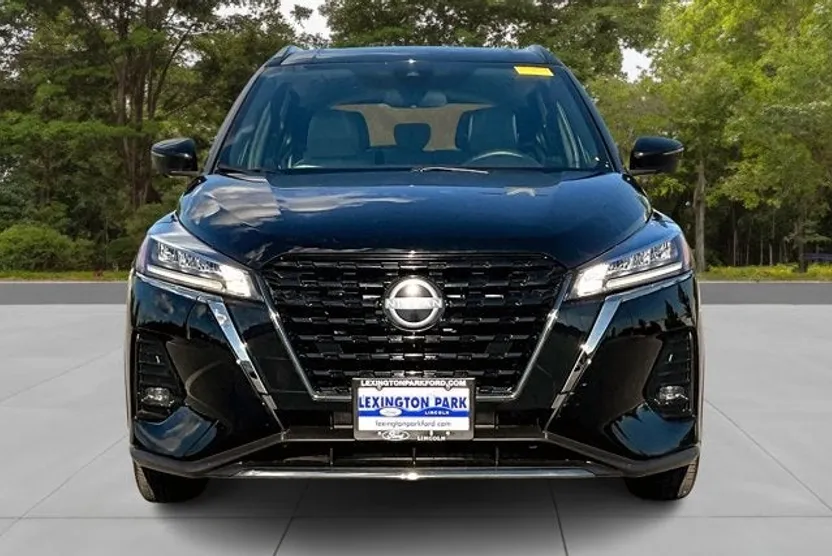 2022 Nissan Kicks SR photo 1