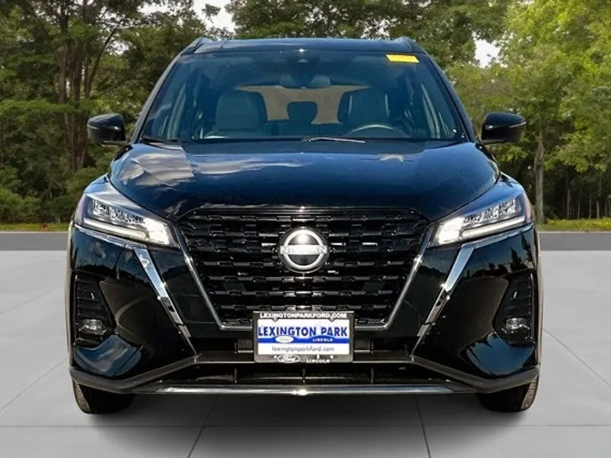 2022 Nissan Kicks SR photo 1
