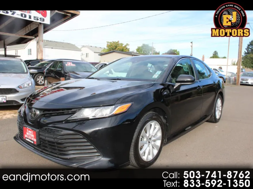 2019 Toyota Camry SE XLE photo 1