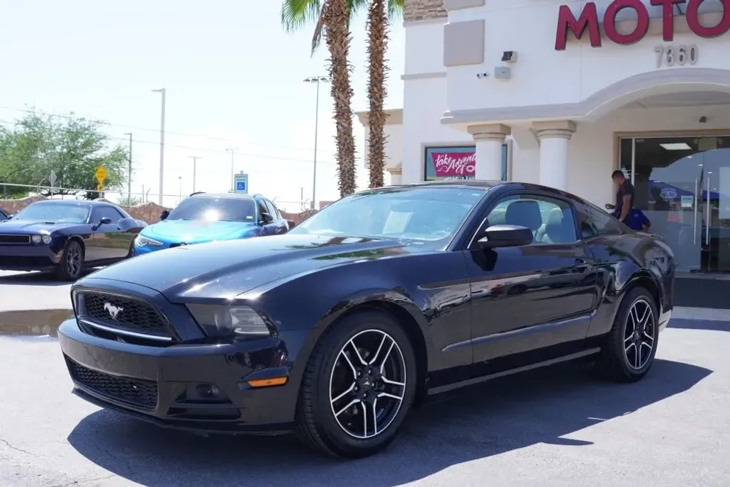 2014 Ford Mustang V6 photo 1