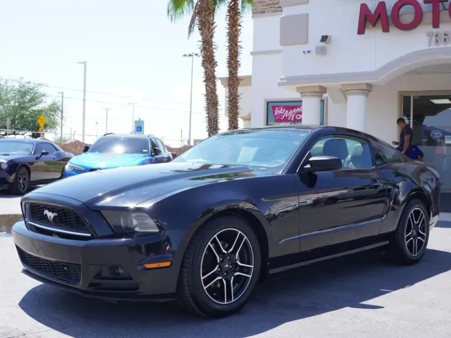 2014 Ford Mustang V6 photo 1