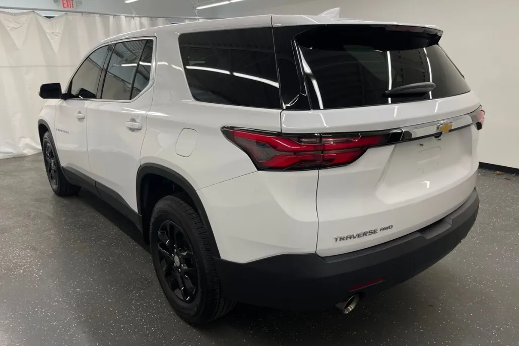 2023 Chevrolet Traverse LS photo 1