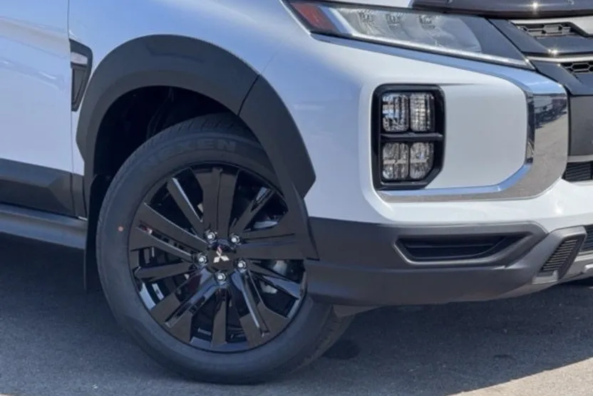 2025 Mitsubishi Outlander Sport ES SE LE photo 1