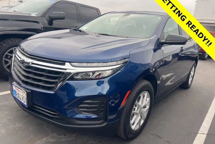 2023 Chevrolet Equinox LS photo 1