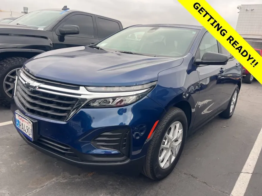 2023 Chevrolet Equinox LS photo 1