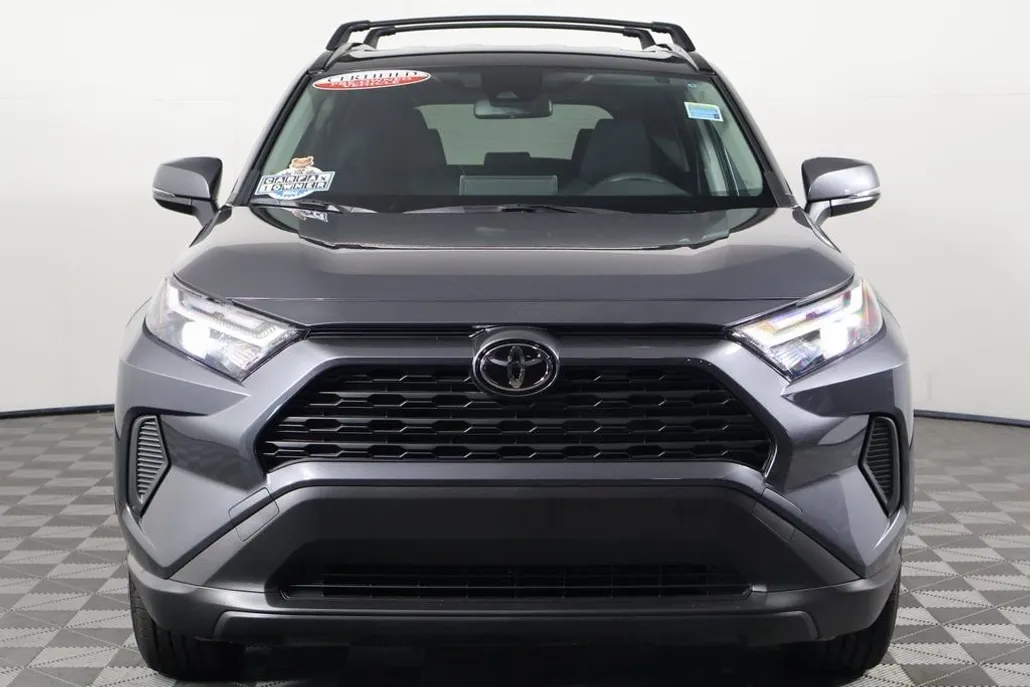2025 Toyota RAV4 Hybrid LE photo 1