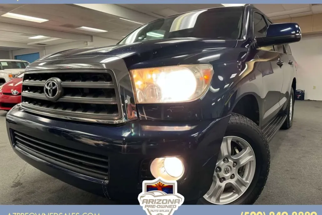 2010 Toyota Sequoia SR5 photo 1
