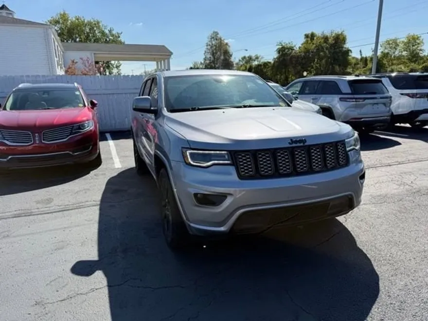 2021 Jeep Grand Cherokee Laredo photo 1
