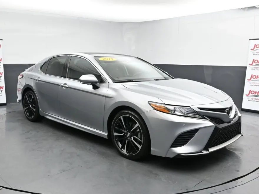 2019 Toyota Camry XSE photo 1