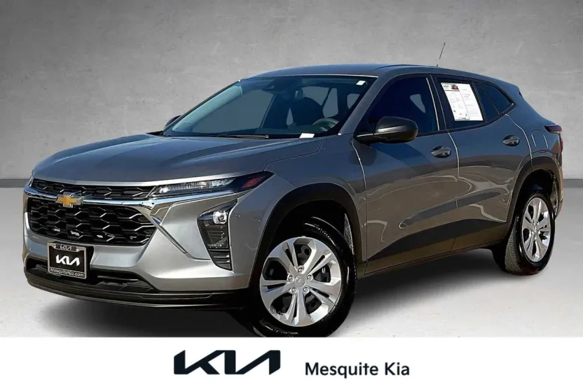 2025 Chevrolet Trax LS photo 1