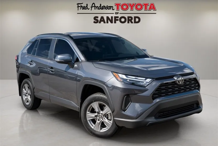 2024 Toyota RAV4 XLE photo 1