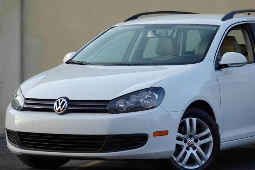 2013 Volkswagen Jetta SportWagen TDI photo 1