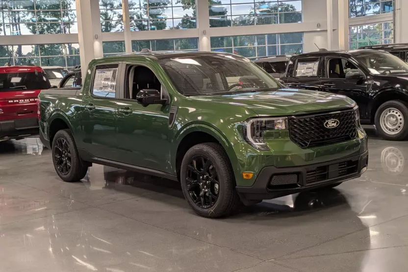 2025 Ford Maverick Lariat photo 1