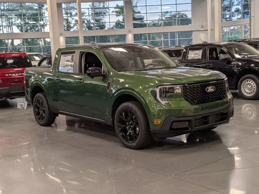 2025 Ford Maverick Lariat photo 1