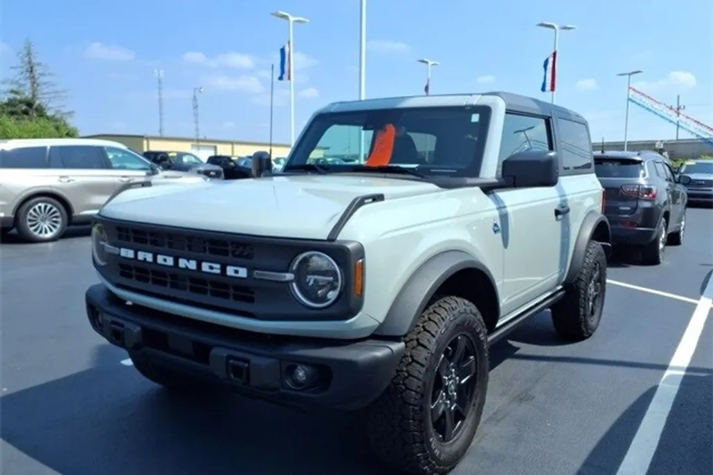 2024 Ford Bronco Black Diamond photo 1