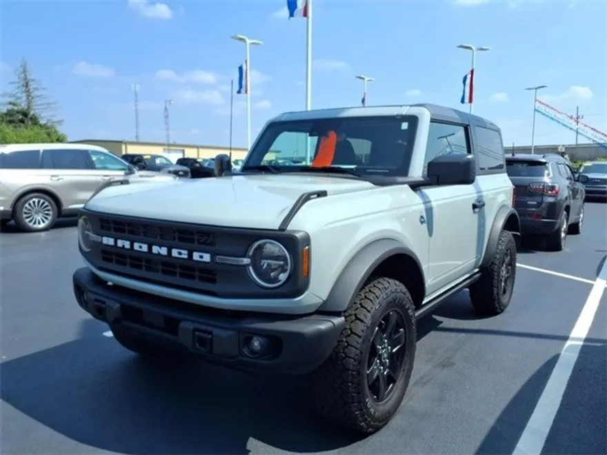 2024 Ford Bronco Black Diamond photo 1