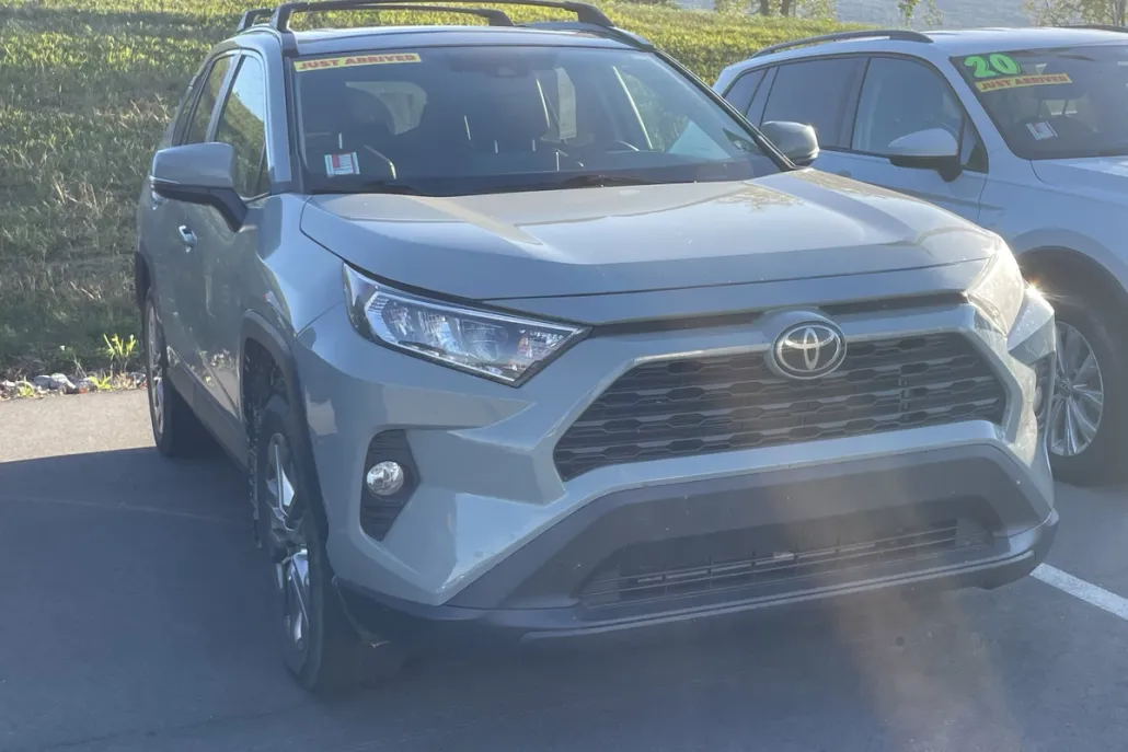 2019 Toyota RAV4 XLE Premium photo 1