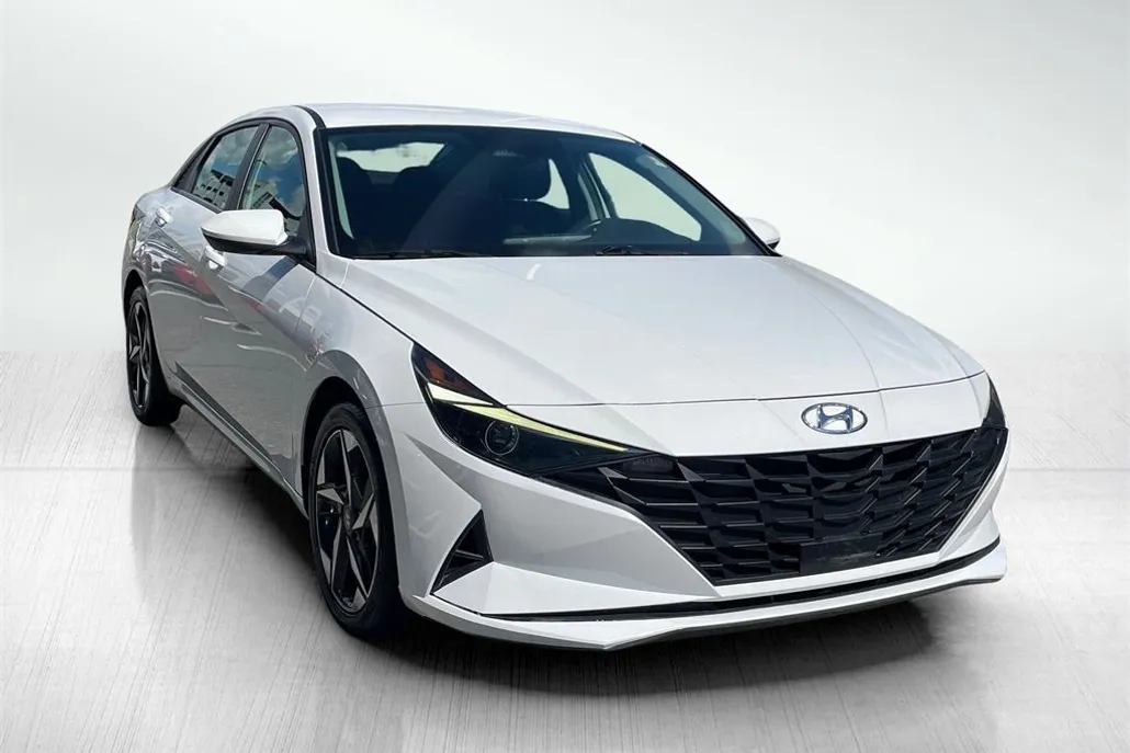 2023 Hyundai Elantra SEL Convenience photo 1