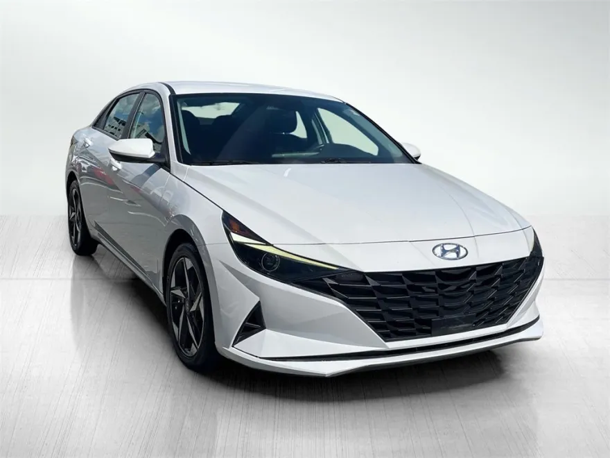 2023 Hyundai Elantra SEL Convenience photo 1