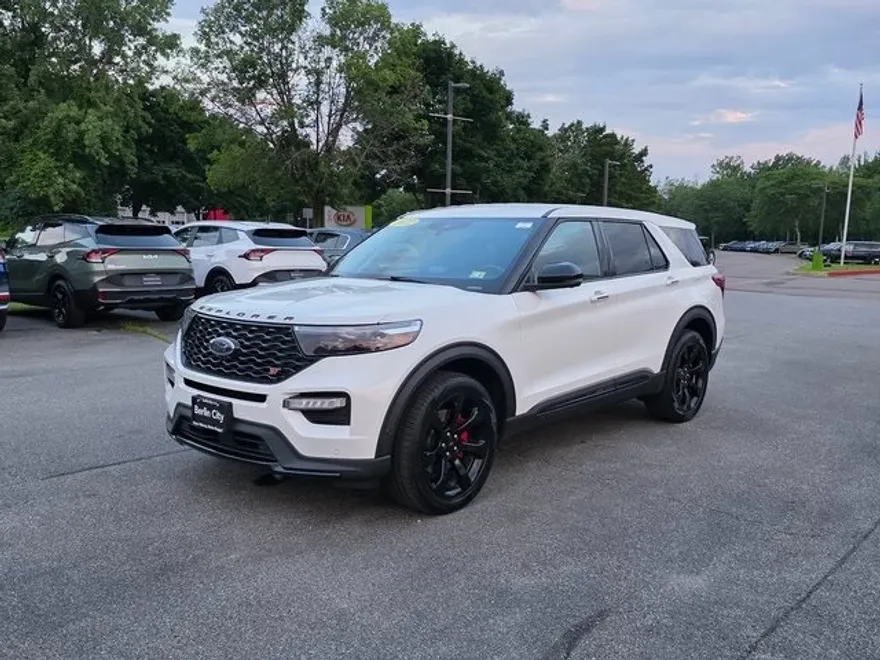 2022 Ford Explorer ST photo 1