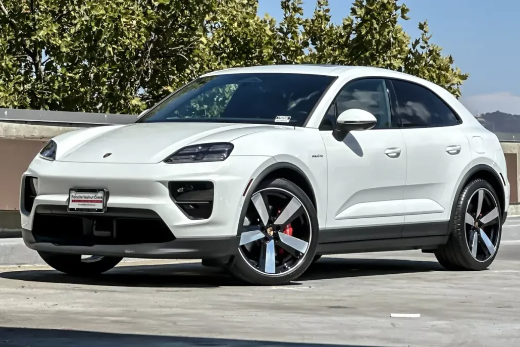2025 Porsche Macan Electric photo 1