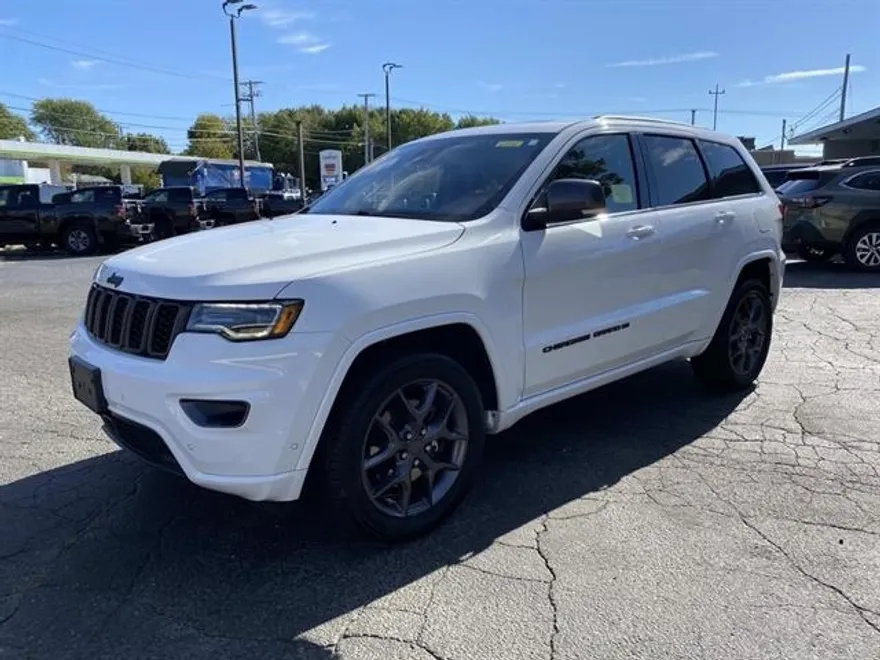 2021 Jeep Grand Cherokee Anniversary Edition photo 1