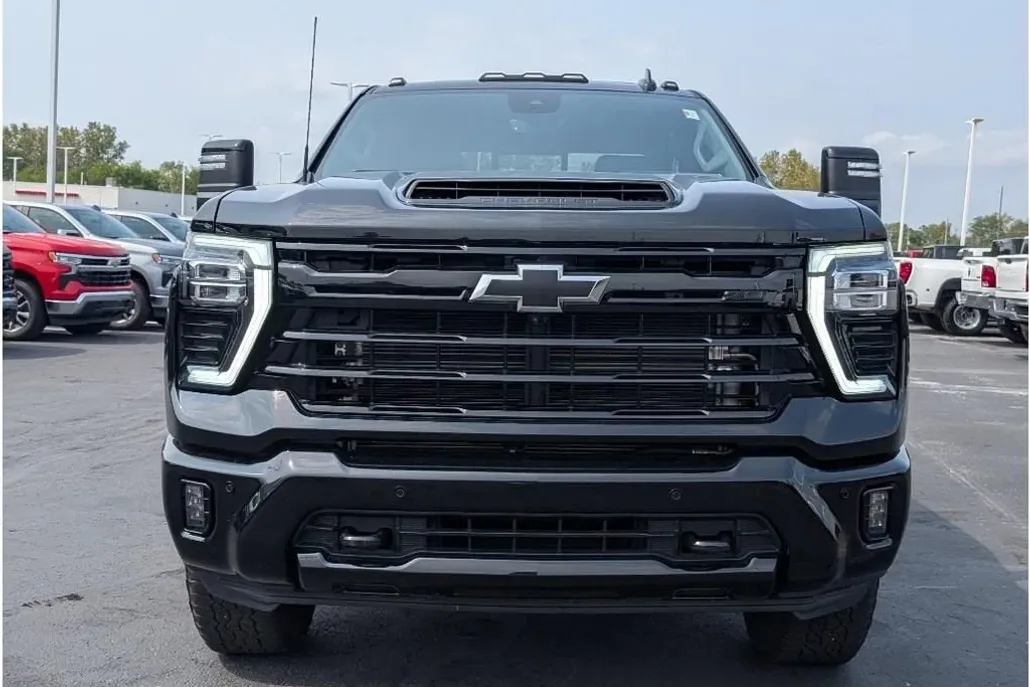 2024 Chevrolet Silverado 3500HD LTZ photo 1