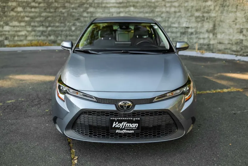2022 Toyota Corolla LE photo 1