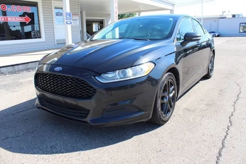 2015 Ford Fusion SE photo 1