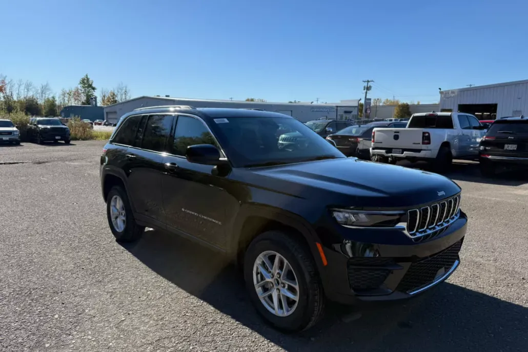 2025 Jeep Grand Cherokee Laredo X photo 1