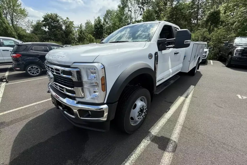 2025 Ford F-550 photo 1