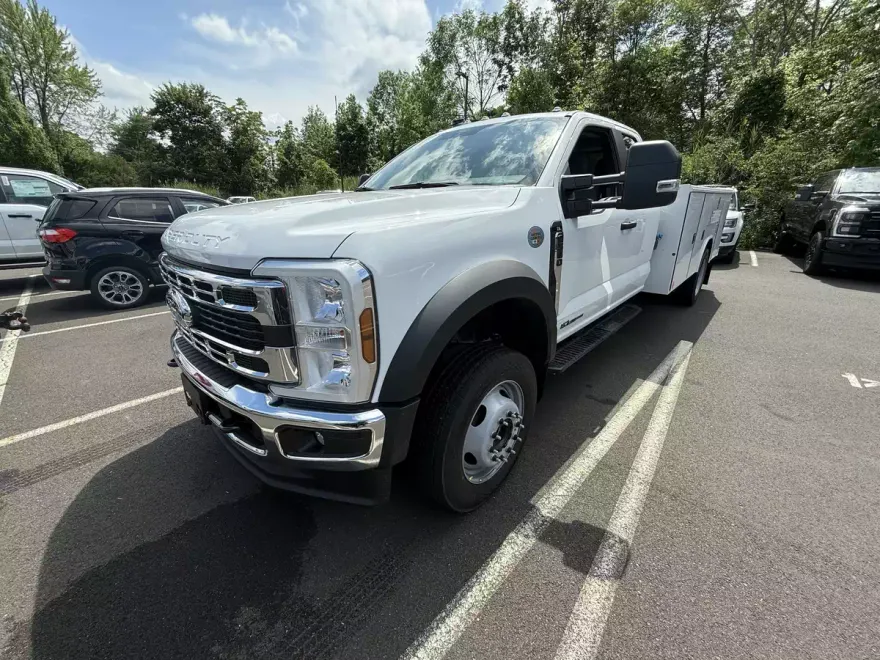 2025 Ford F-550 photo 1