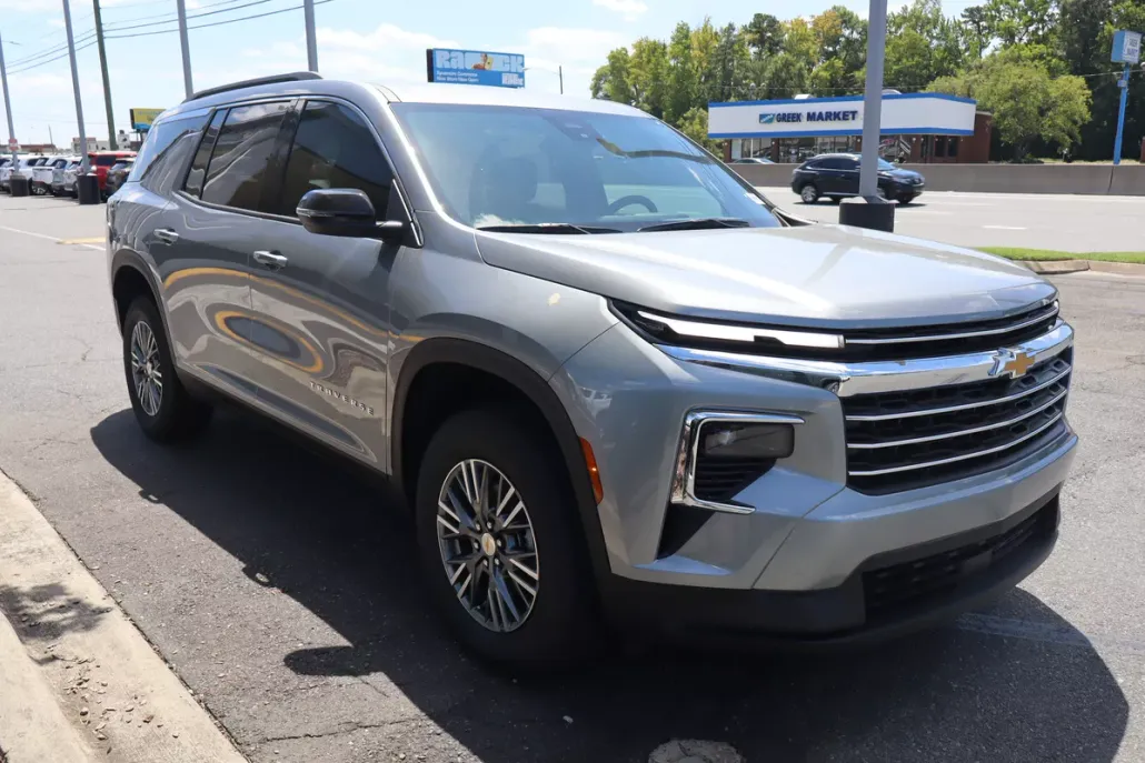 2025 Chevrolet Traverse photo 1
